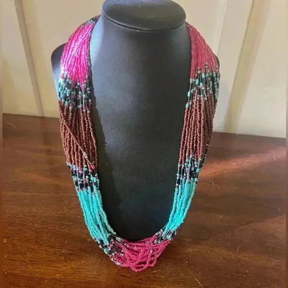 Jewelry - Stunning statment necklace 24-27” depending on wear you hook it